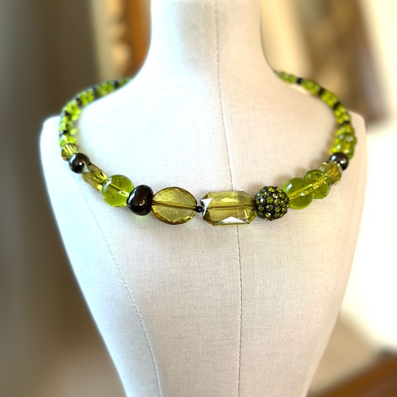 Green Glass Statement Necklace - Picture 1 of 12